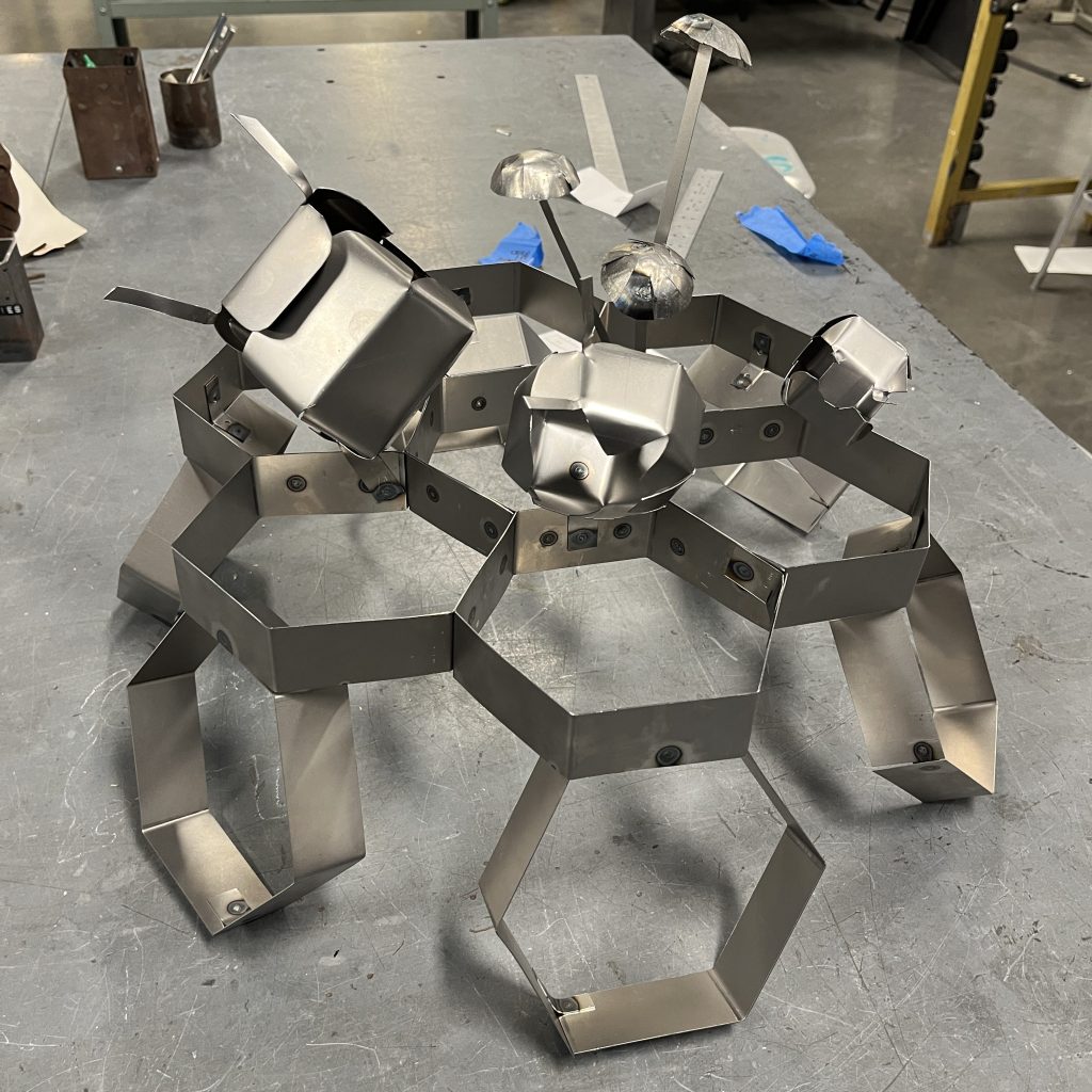 Rollie pollie metal&nbsp;sculpture